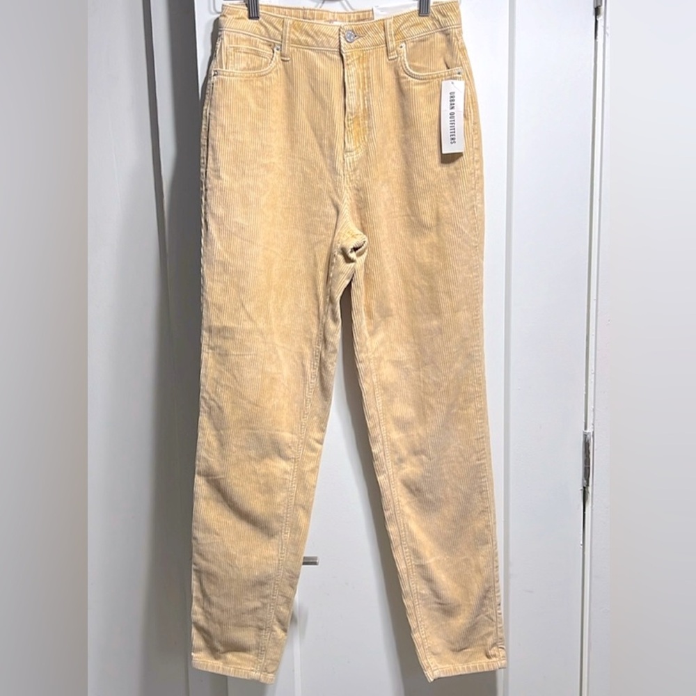 BDG Urban Outfitters NWT High Rise Mom Jean